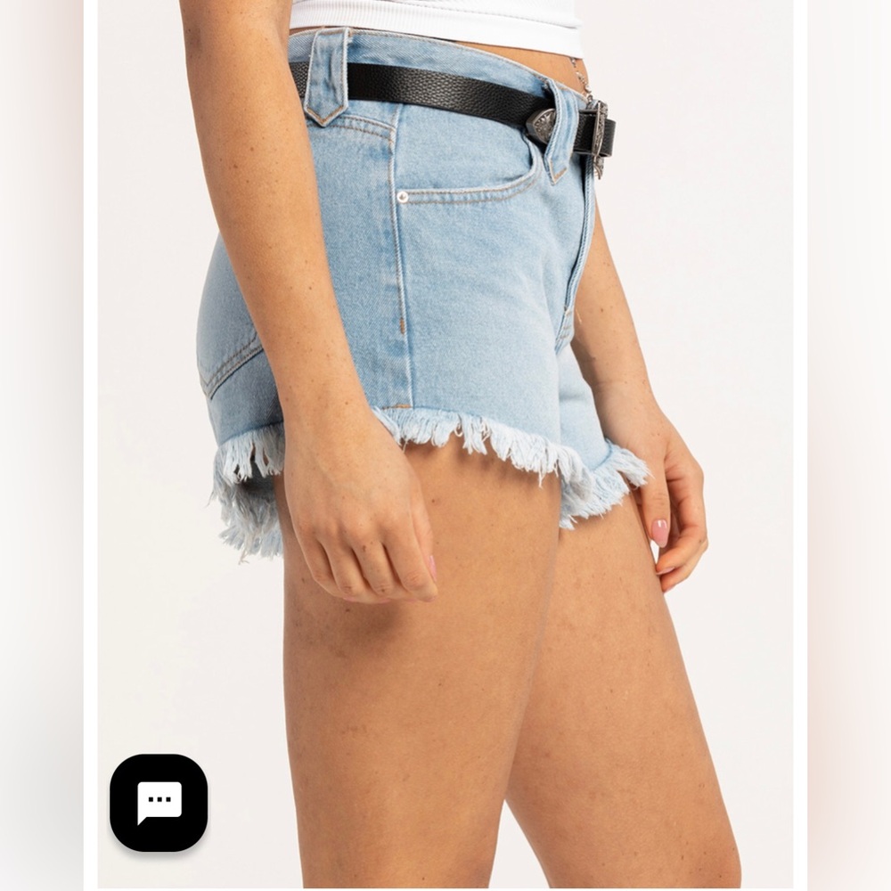 Full Tilt Festival Frayed Hem with Belt Jean Shorts NWT - Picture 6 of 7